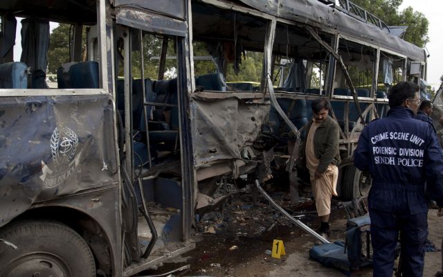 Πακιστάν: 13 νεκροί από επίθεση αυτοκτονίας στο Καράτσι