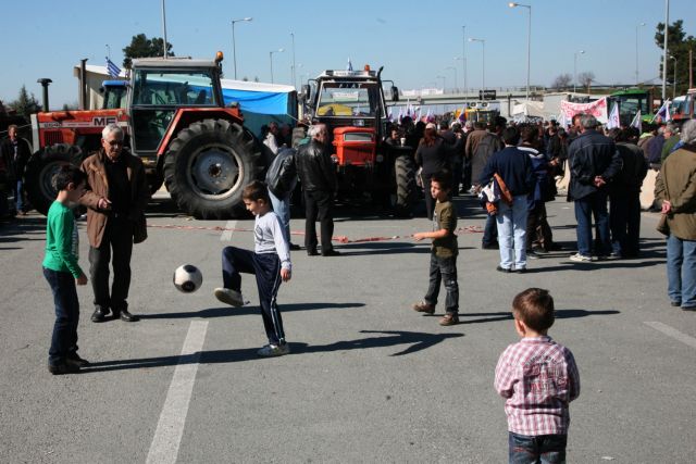 Πορεία με τρακτέρ στη Θεσσαλονίκη πραγματοποιούν οι αγρότες