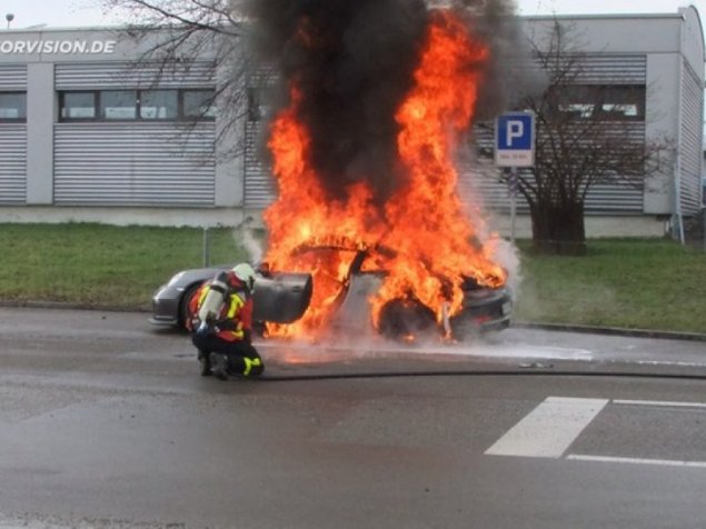 «Σταματήστε να οδηγείτε – κίνδυνος πυρκαγιάς», λέει η Porsche στους ιδιοκτήτες της 911 GT3