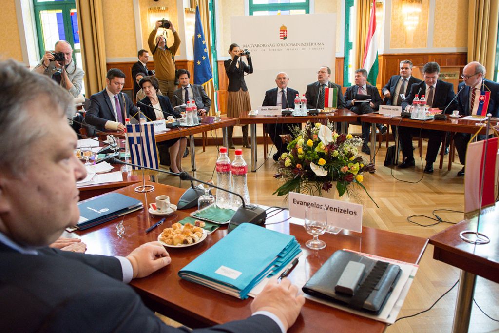 Διεθνή διάσκεψη για να αποφευχθεί η χρεοκοπία της Ουκρανίας πρότεινε ο Βενιζέλος
