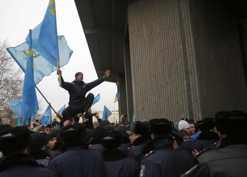 Ενας νεκρός κατά τις διαδηλώσεις στη Συμφερόπολη της Ουκρανίας
