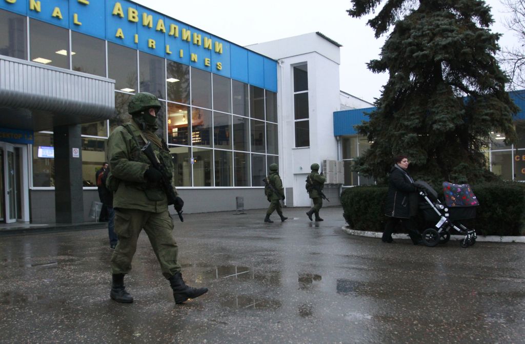 Τα αεροδρόμια της Κριμαίας κατέλαβαν οι Ρώσοι