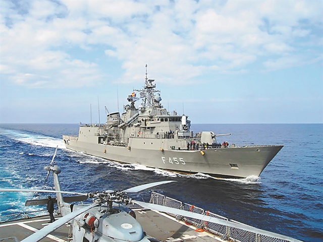 Τρεις αυτόνομες συμβάσεις για τις φρεγάτες