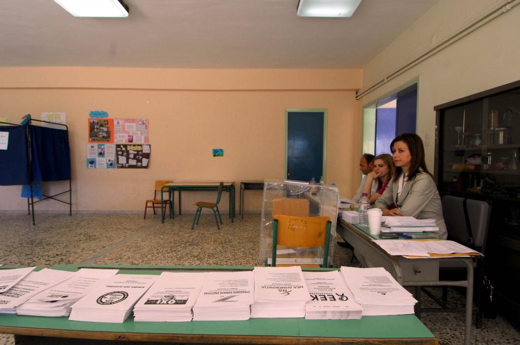 Τι προβλέπει για σταυρούς, περιφέρειες και γκάλοπ το νομοσχέδιο για τις ευρωεκλογές