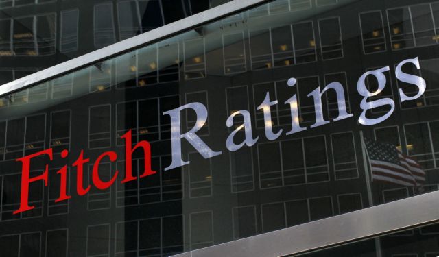 Ο οίκος Fitch υποβάθμισε την προοπτική της ρωσικής οικονομίας από «σταθερή» σε «αρνητική»
