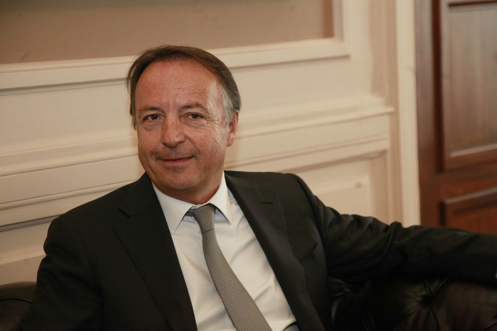 «Να χαλαρώσει λίγο η μέγγενη του χρέους της Ελλάδας» ζήτησε ο πρόεδρος της γαλλικής Γερουσίας