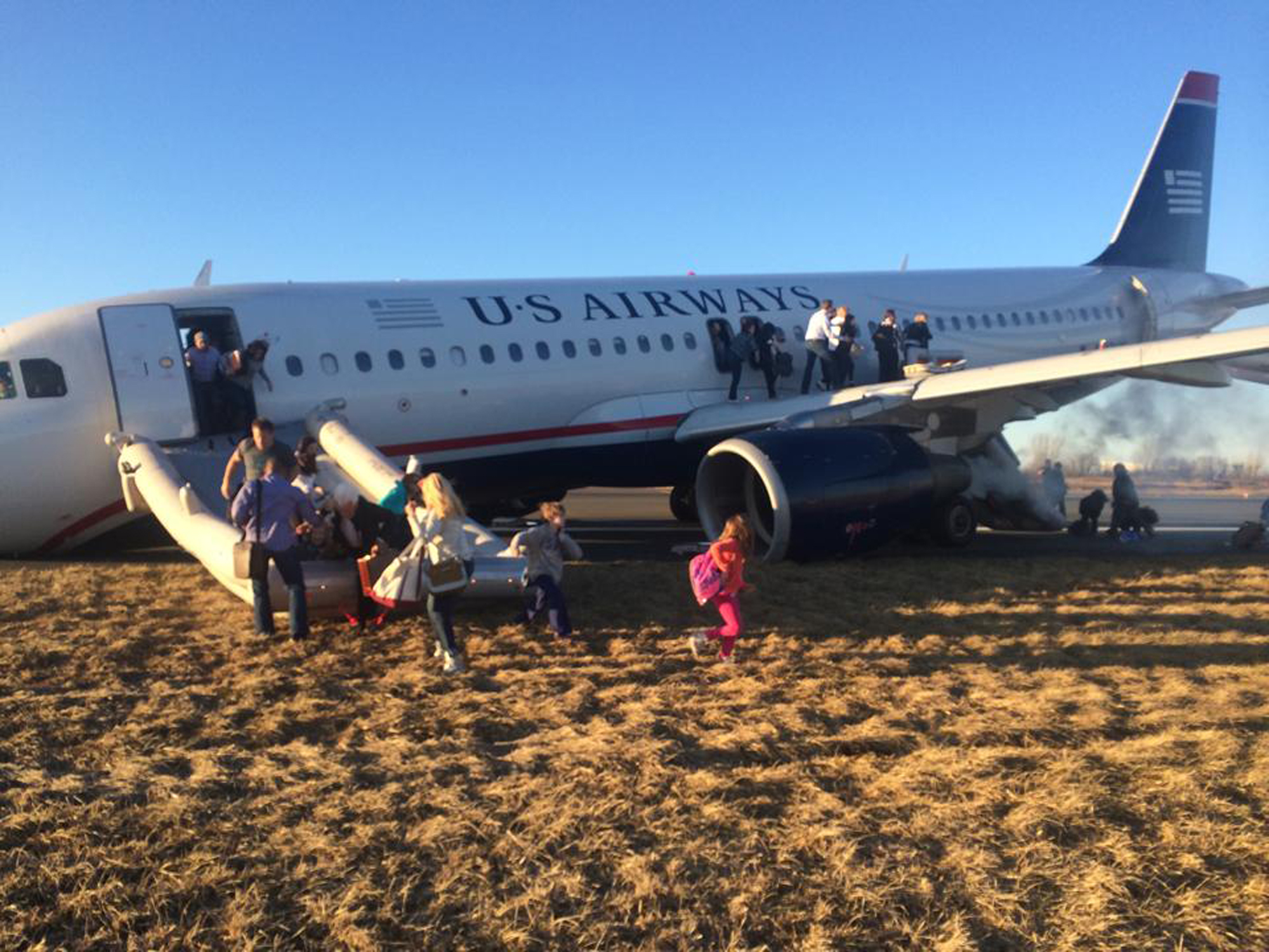 When the plane arrived. Аварийный трап Airbus 320. Самолёт Аэробус а320 us Airways. Airbus a320 катастрофа в Сочи. Аэробус а320 авиакатастрофы.