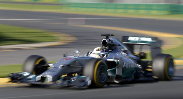 Η Mercedes επιβεβαίωσε τον χαρακτηρισμό του φαβορί στις ελεύθερες δοκιμές στη Μελβούρνη