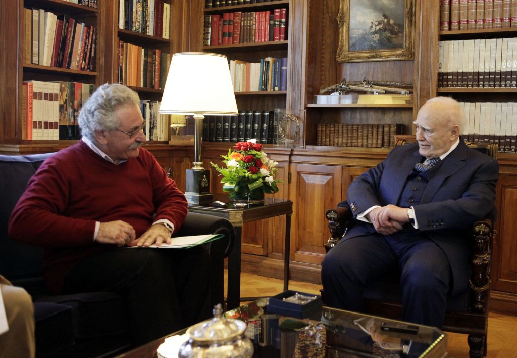 ΟΛΜΕ προς Παπούλια: «Ερχονται απολύσεις δημοσίων υπαλλήλων και εκπαιδευτικών»