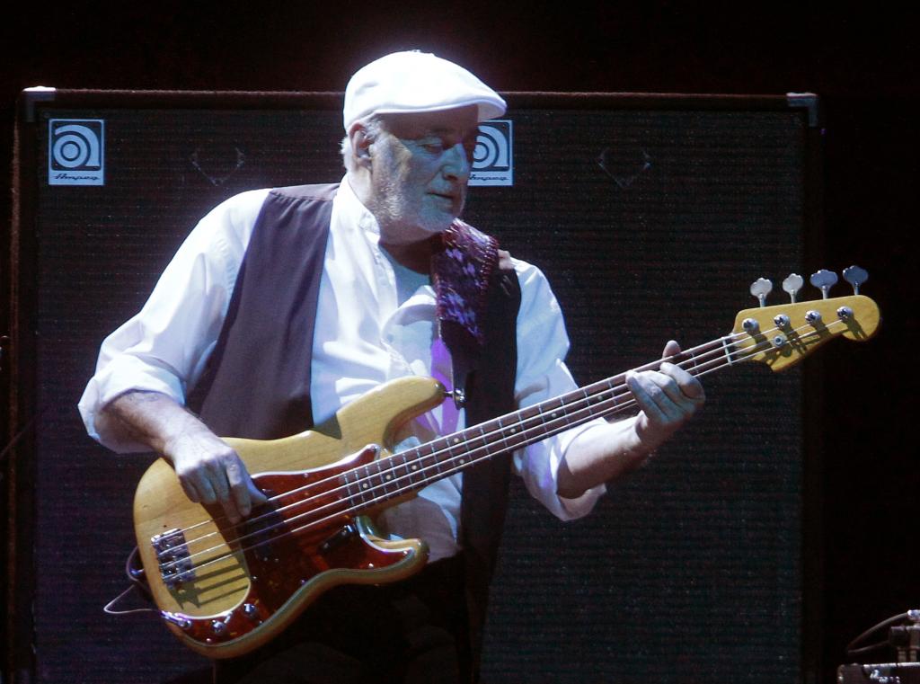 Περιοδεία των Fleetwood Mac με την τραγουδίστρια και κιμπορντίστρια Κριστίν Μακβί ξανά στη σύνθεσή τους