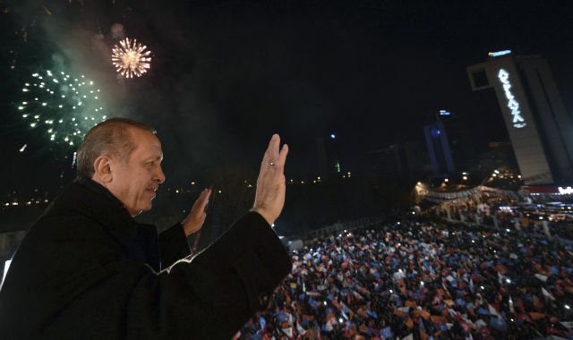 Τουρκία: Νικητής ο Ερντογάν με ποσοστά εθνικών εκλογών – Ολονύχτιο θρίλερ για την Αγκυρα