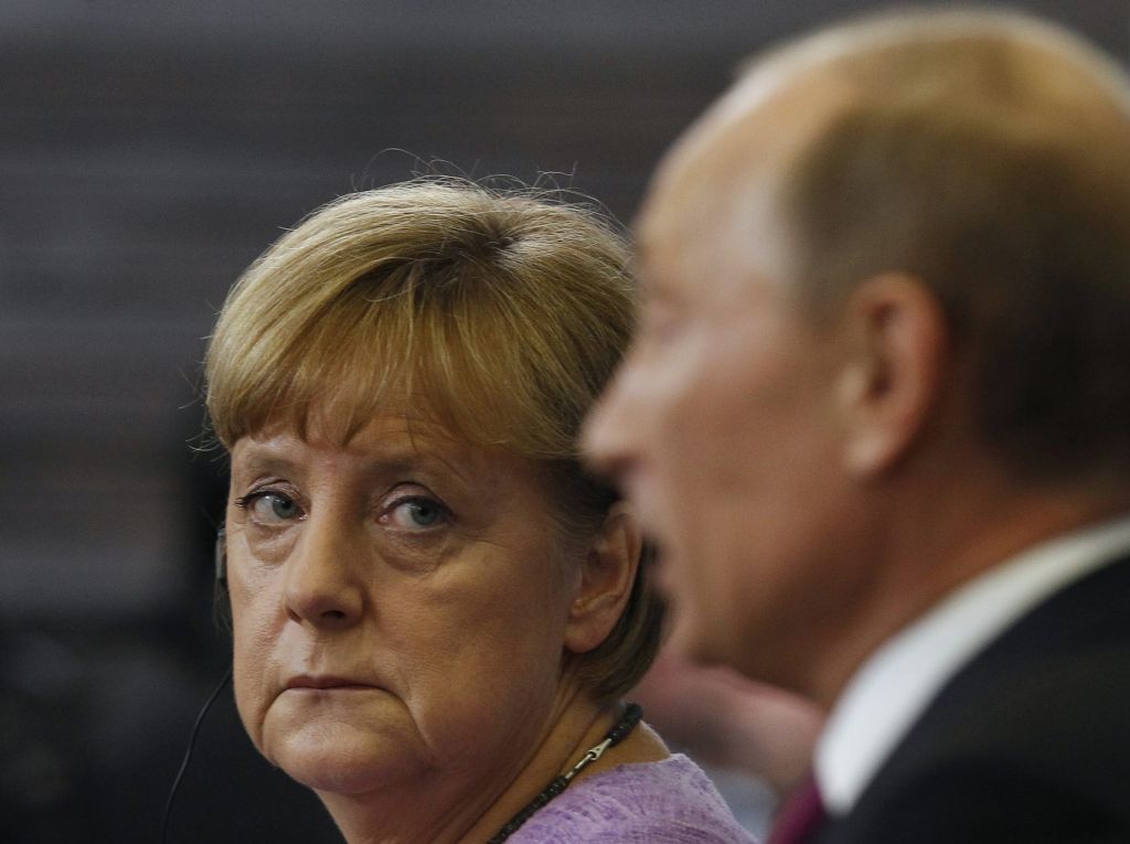 Να κατευνάσει τις ρωσικές αντιδράσεις για τις δηλώσεις Σόιμπλε περί Χίτλερ επιχειρεί το Βερολίνο