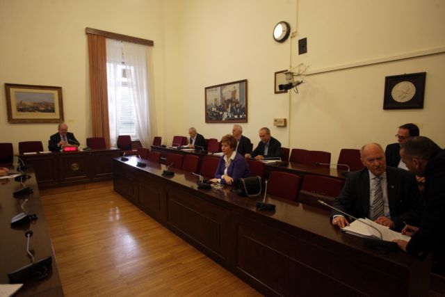 Αρση ασυλίας για Ζαρούλια, Κασιδιάρη και άλλους τρεις βουλευτές της ΧΑ – ποιοι διαφοροποιήθηκαν στην ψηφοφορία