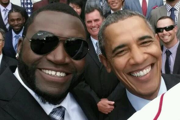 Θύμωσαν στον Λευκό Οίκο με μια «selfie» του Μπαράκ Ομπάμα