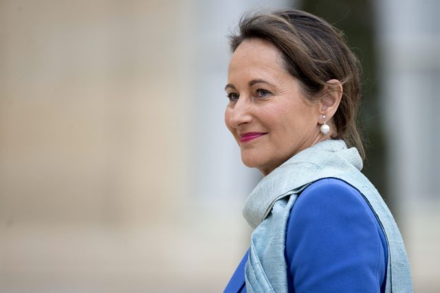 Αρνείται ότι κήρυξε πόλεμο κατά του… ντεκολτέ η Σεγκολέν Ρουαγιάλ