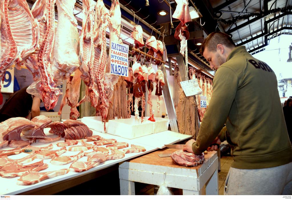 «Αγγελοι» της Βαρβακείου μοίρασαν κρέατα αξίας €50.000 σε άπορους, λέει ο πρόεδρος της αγοράς