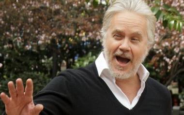 Τιμ Ρόμπινς: «Μόνο με θέατρο επιβιώνεις στο Λος Αντζελες»