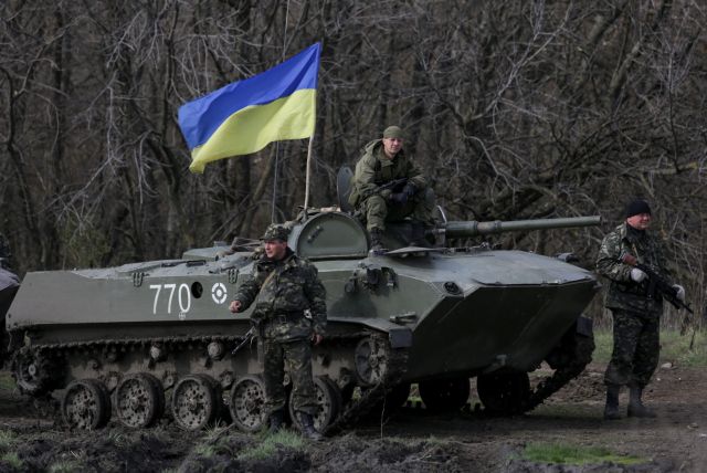 Σε τεντωμένο σχοινί η Ουκρανία, θέσεις παίρνουν οι στρατιωτικές δυνάμεις