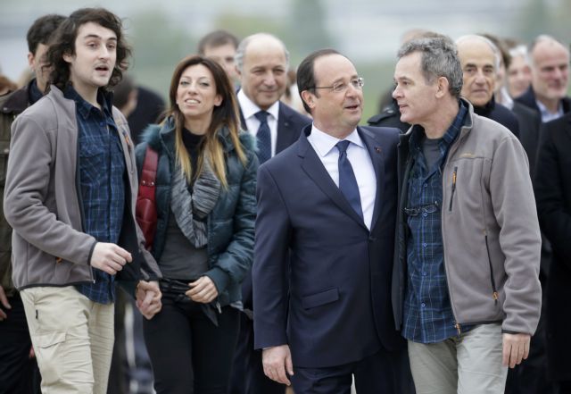 Γαλλία: Ο Ολάντ υποδέχθηκε τους τέσσερις δημοσιογράφους που απελευθερώθηκαν στη Συρία