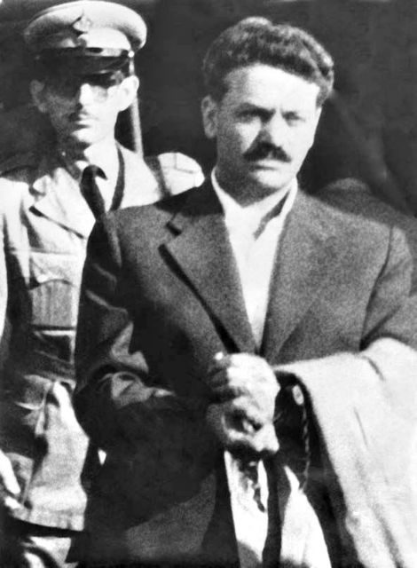 «Κυρία Γλέζου, κυρία Γλέζου, σας θέλει ο πρωθυπουργός»