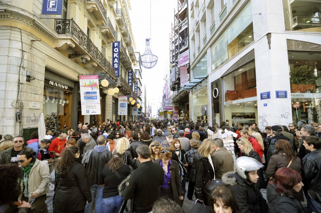 Ενταση και χημικά στο κέντρο της Αθήνας – αυξημένη η αγοραστική κίνηση
