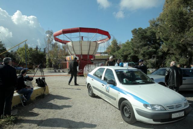 Σε κλίμα οδύνης η κηδεία του 13χρονου που σκοτώθηκε στο λούνα παρκ του Ελληνικού