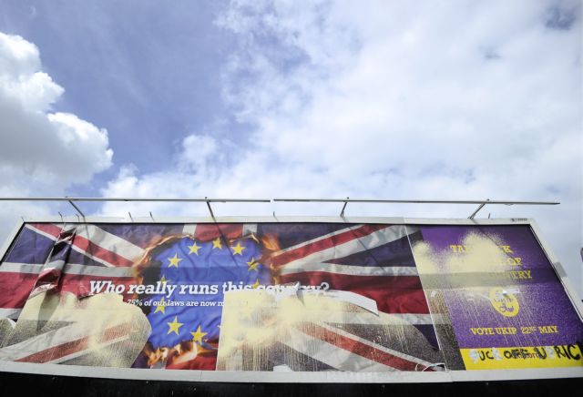 Διευρύνει την ψαλίδα το UKIP στη Βρετανία – Φάρατζ: «Θα δημιουργήσω πολιτικό σεισμό»