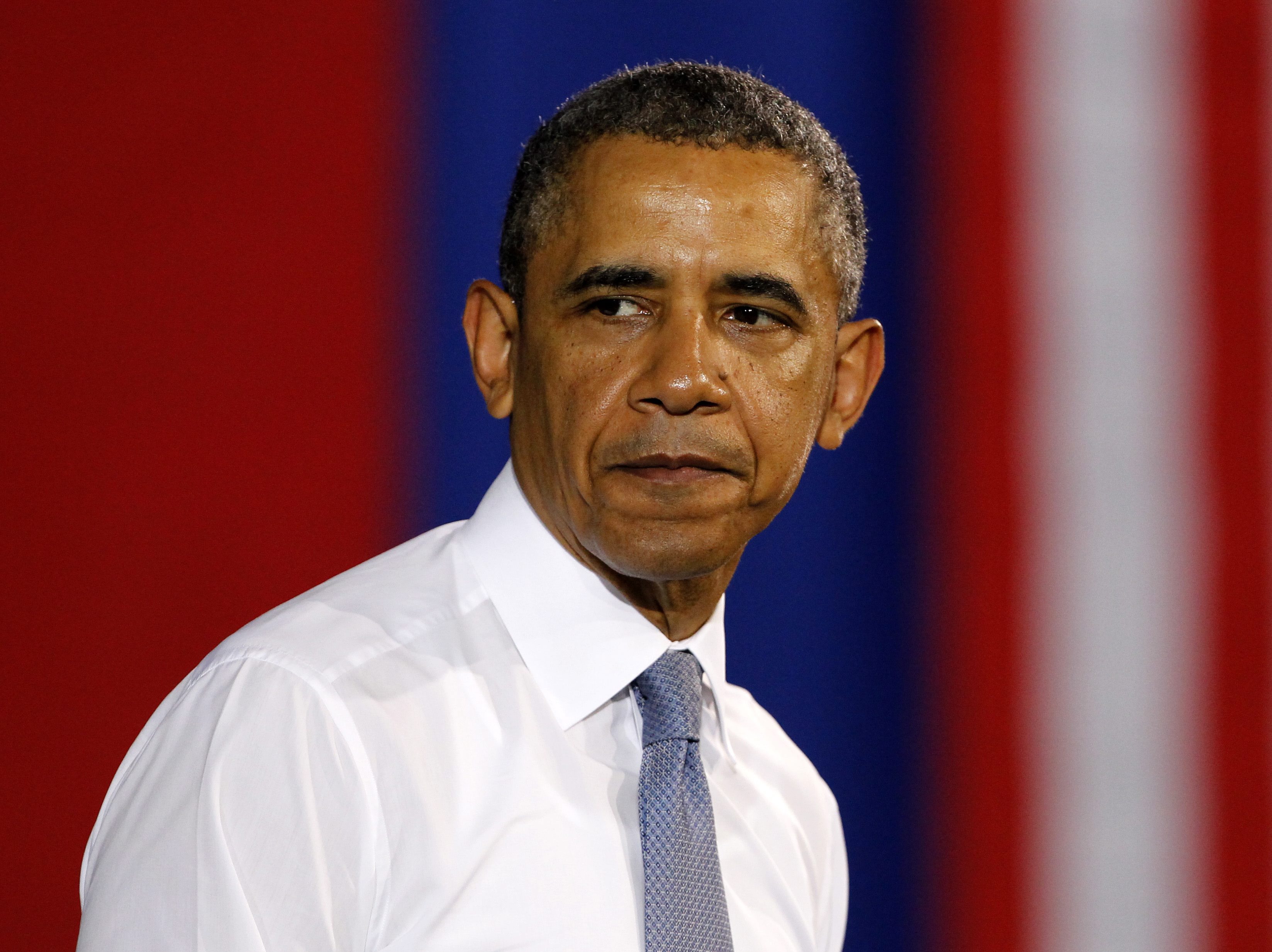 обама упал.