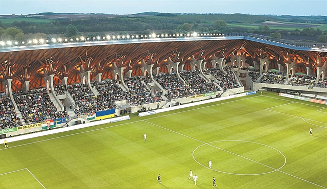 Γήπεδα αντί σχολείων