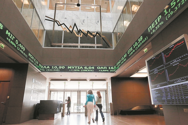 Υστερα από 15 μήνες επανήλθε πάνω από τις 900 μονάδες το ΧΑ