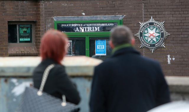 Μήνυμα από τον τάφο βάζει φωτιά στο Μπέλφαστ