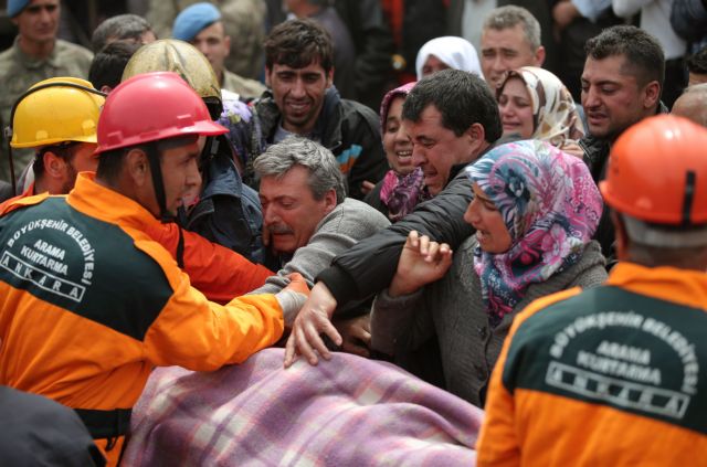 Οργή στην Τουρκία για τους 282 νεκρούς ανθρακωρύχους – διαδηλωτές επιτέθηκαν στο αυτοκίνητο του Ερντογάν