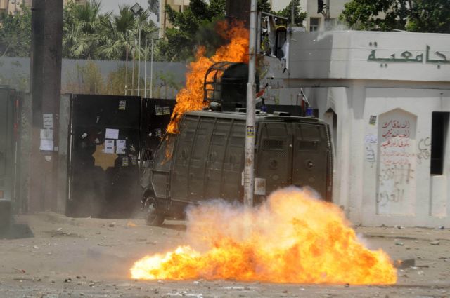Κάιρο: Τρεις αστυνομικοί σκοτώθηκαν και ακόμα εννέα τραυματίστηκαν μετά από επίθεση ενόπλων | tanea.gr