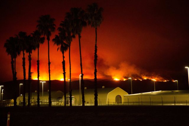 ΗΠΑ: Υπό έλεγχο αρκετές εστίες των καταστροφικών πυρκαγιών