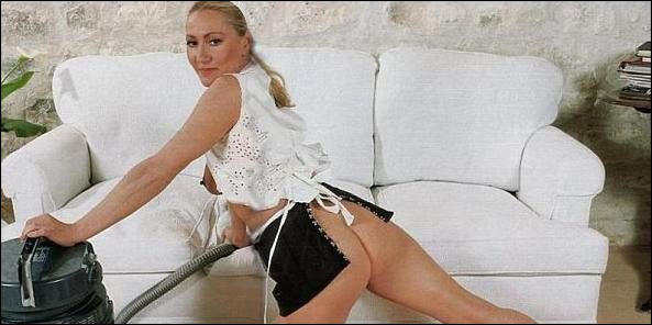 Η γυμνή φωτογράφιση της μητέρας της Μαρίν Λεπέν στο Playboy