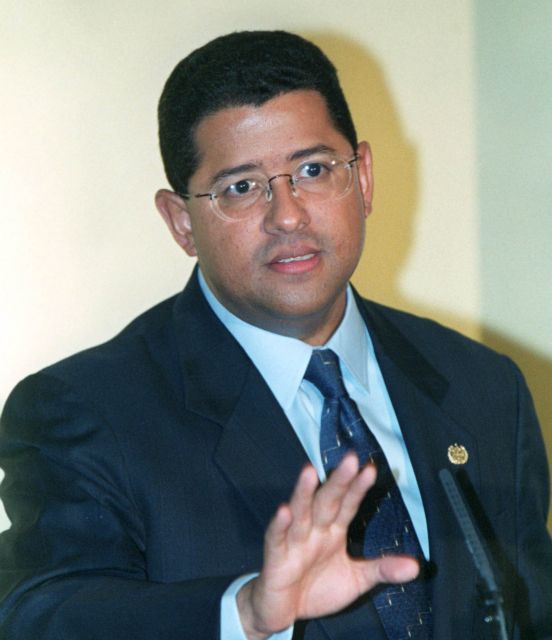Ελ Σαλβαδόρ: Ενταλμα σύλληψης σε βάρος πρώην προέδρου