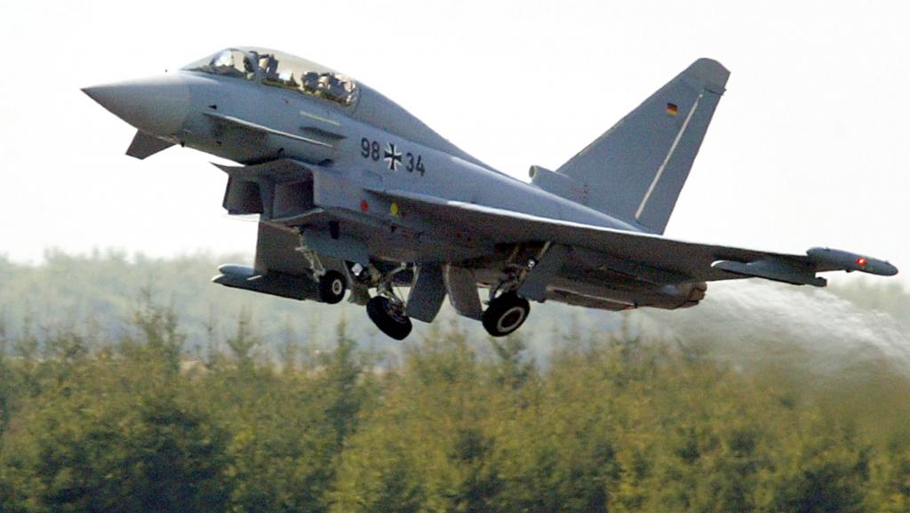 Γερμανία: Μαχητικό της Λουφτβάφε συγκρούστηκε με μικρό επιβατικό αεροσκάφος
