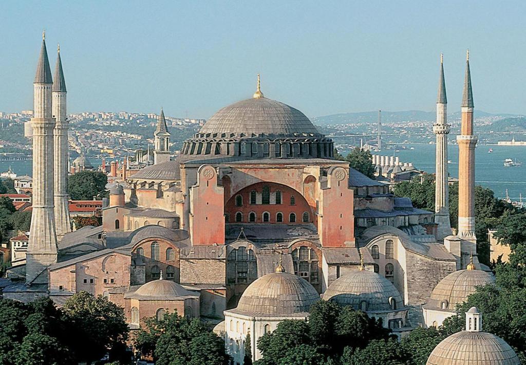 Ερντογάν για τη μετατροπή της Αγιάς Σοφιάς σε τέμενος: «Γεμίστε το Μπλε Τζαμί και βλέπουμε»