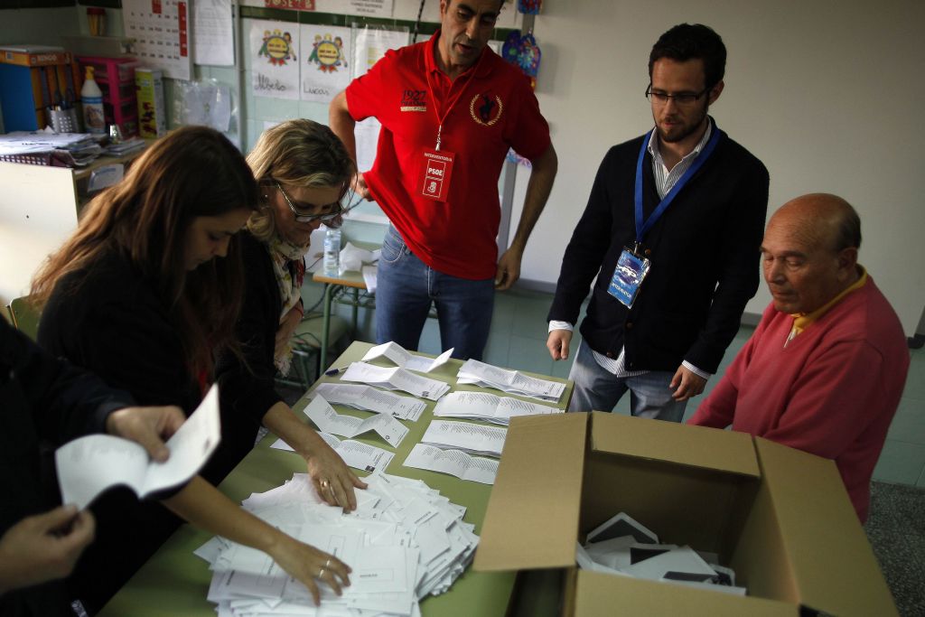 Κερδίζει αλλά δεν θριαμβεύει η Κεντροαριστερά στον δεύτερο γύρο των δημοτικών εκλογών της Ιταλίας
