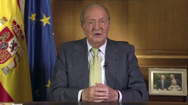 «Μια νέα γενιά απαιτεί να έχει τον ηγετικό ρόλο», είπε στο τηλεοπτικό διάγγελμά του ο Χουάν Κάρλος