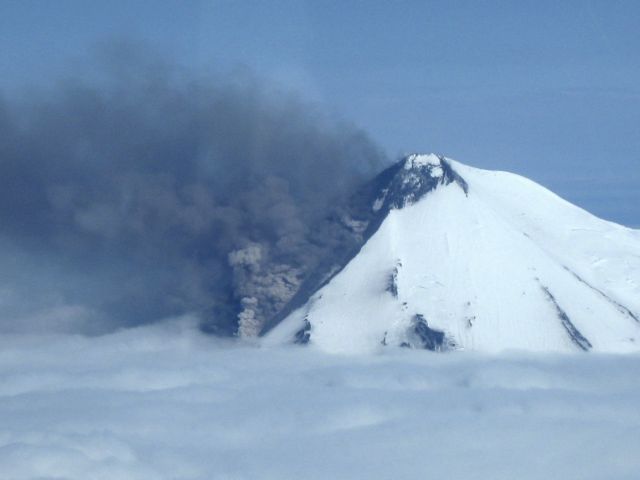 Αλάσκα: Ματαίωση πτήσεων λόγω της έκρηξης του ηφαιστείου Παβλόφ