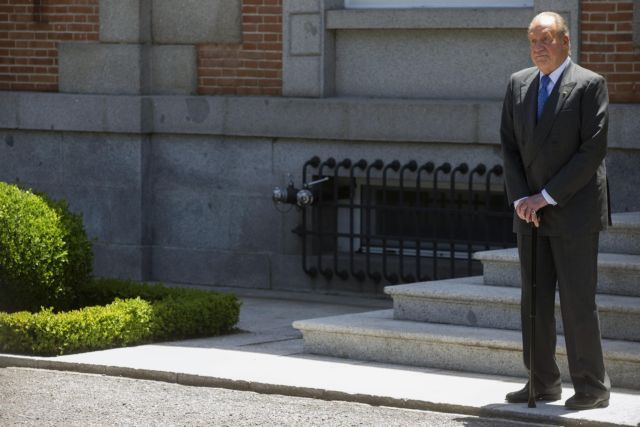 Ισπανία: Τον τελευταίο νόμο ως βασιλιάς υπογράφει ο Χουάν Κάρλος
