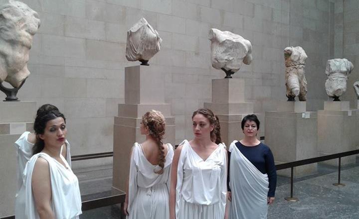«Εφοδος» στο Βρετανικό Μουσείο από έξι Καρυάτιδες και μία σοπράνο