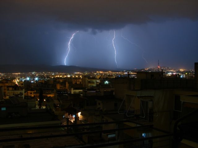 Καταιγίδα προκαλεί προβλήματα ηλεκτροδότησης στη Θεσσαλονίκη – αεροσκάφος επέστρεψε στην Αθήνα
