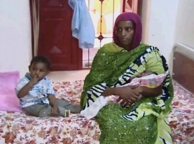 Σε θρίλερ εξελίσσεται η αναχώρηση της 27χρονης Σουδανής από το Χαρτούμ