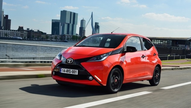Το νέο Toyota Aygo παραμένει πιστό στα αστικά του… καθήκοντα