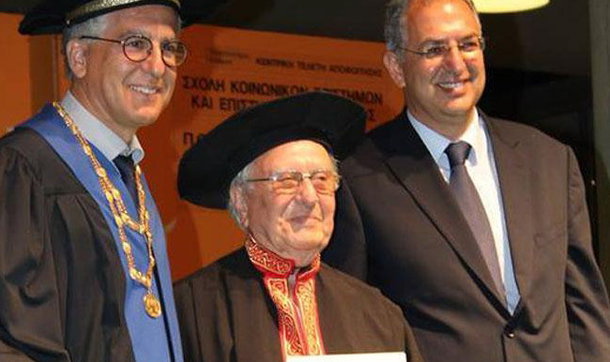 Κύπρος: Πήρε το πτυχίο της Φιλοσοφικής με άριστα στα 86 του χρόνια!