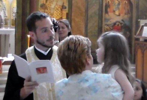 Ιερέας διέκοψε την τελετή επειδή το τρίχρονο κοριτσάκι δεν ήθελε να βαπτιστεί
