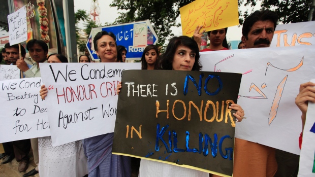Σοκ στο Πακιστάν: νιόπαντροι δολοφονήθηκαν από τους συγγενείς τους λόγω «ταξικών διαφορών»