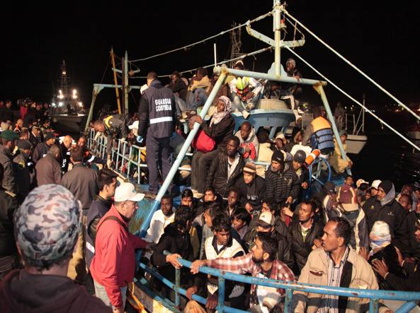 Ιταλία: Τριάντα νεκροί από ασφυξία σε αλιευτικό σκάφος με εκατοντάδες μετανάστες